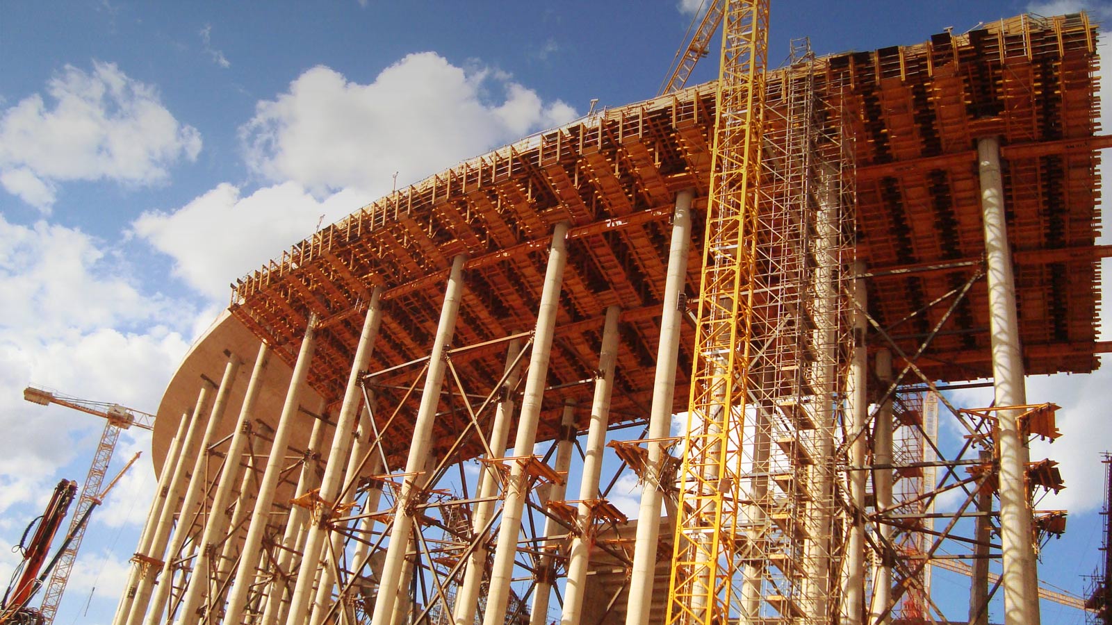 Oпалубкa и строительныe лесa для бетонных конструкций